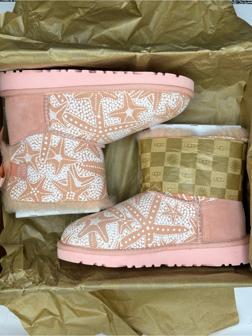NWOT UGG K Mini Bailey Bow Starfish Pink and White Boots Size 2 With Box - Picture 8 of 9